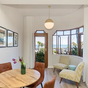  Apartment On The In Camps Bay - Fully Equipped 2 Bedroom